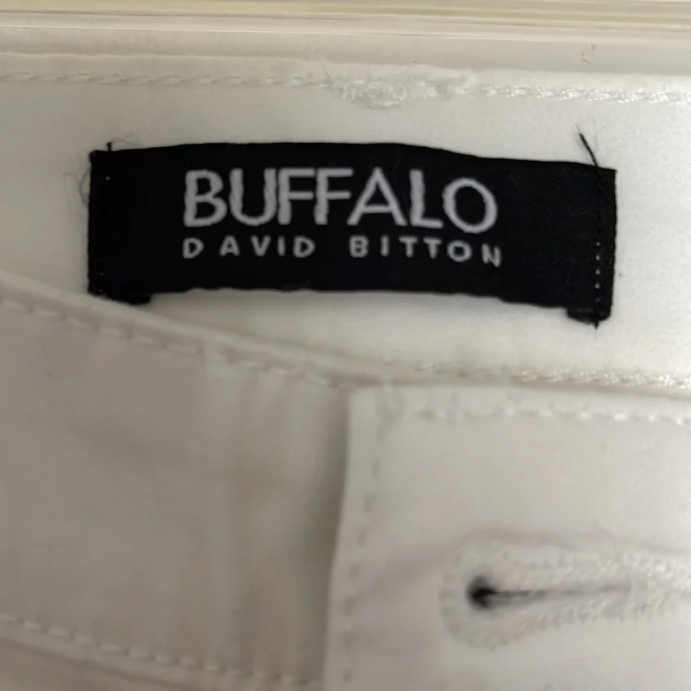 BUFFALO. Size 2/26. Color white - Picture 3 of 6